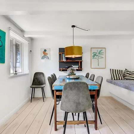 6 Bedroom Cozy In Prázdninový dům