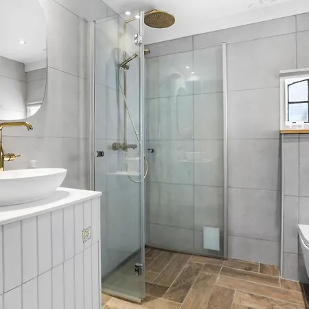 6 Bedroom Cozy In בית נופש *
