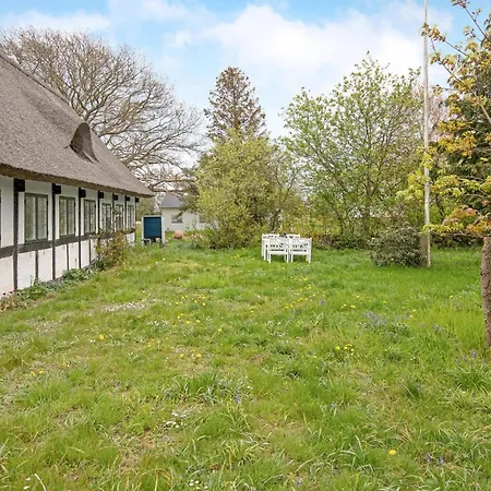 6 Bedroom Cozy In Prázdninový dům *