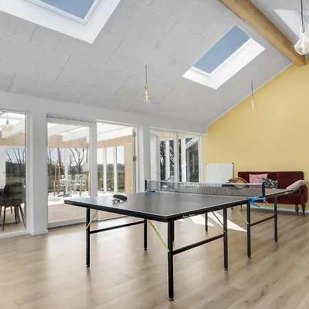 6 Bedroom Cozy In Prázdninový dům Rønne
