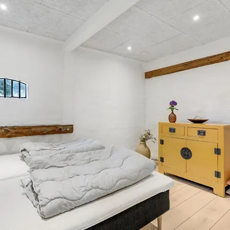 Дом отдыха 6 Bedroom Cozy In Рённе