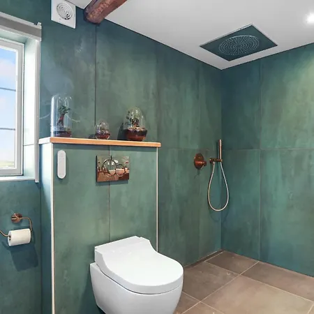 6 Bedroom Cozy In Rønne