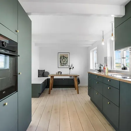 בית נופש 6 Bedroom Cozy In רונה
