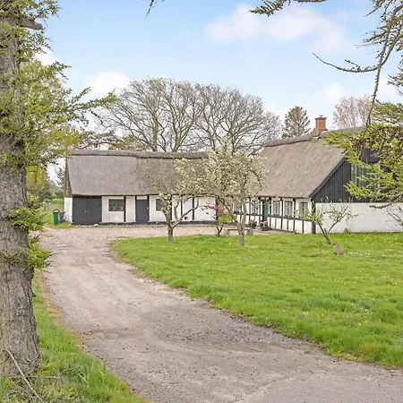 6 Bedroom Cozy In Prázdninový dům Rønne