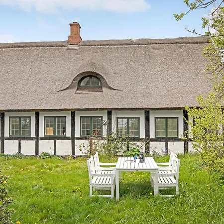 Дом отдыха 6 Bedroom Cozy In