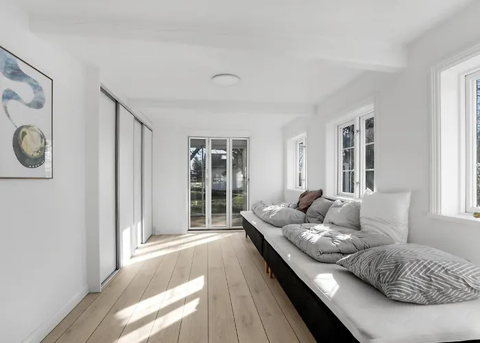 6 Bedroom Cozy In Σπίτι διακοπών Rønne