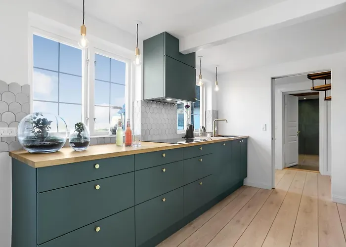 6 Bedroom Cozy In Rønne