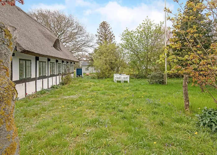 6 Bedroom Cozy In Holiday home *