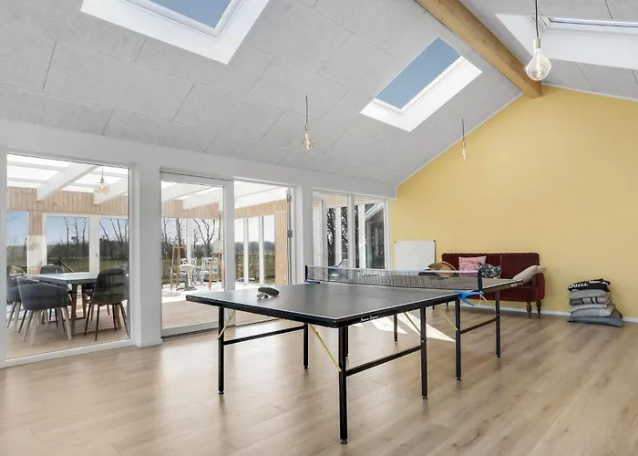 6 Bedroom Cozy In Σπίτι διακοπών Rønne