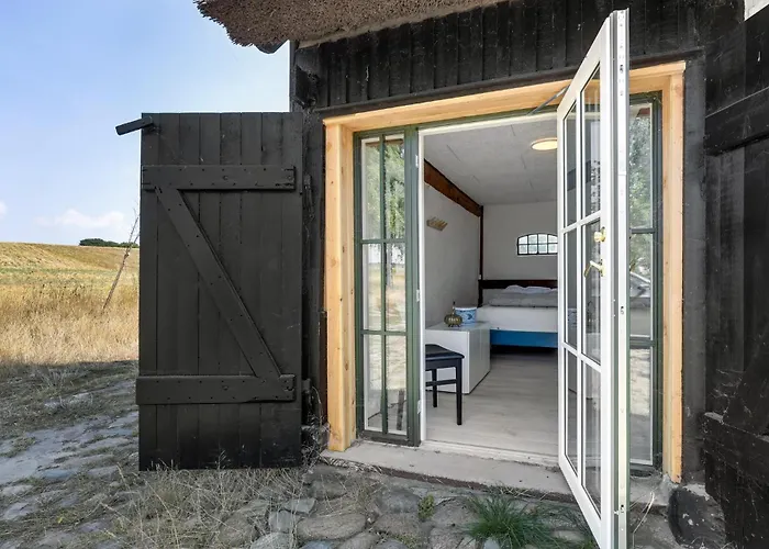6 Bedroom Cozy In Rønne