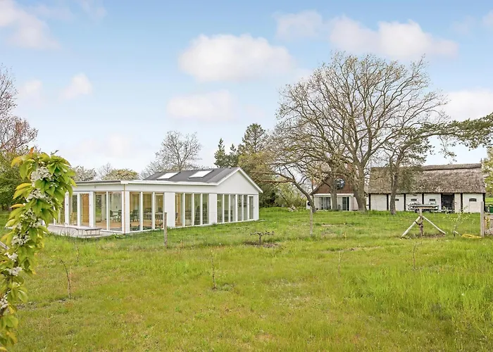 6 Bedroom Cozy In Holiday home *