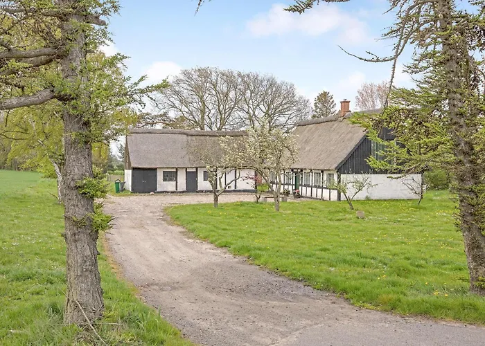 6 Bedroom Cozy In Holiday home Ronne
