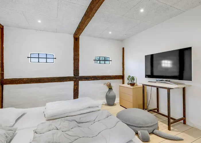6 Bedroom Cozy In * Rønne